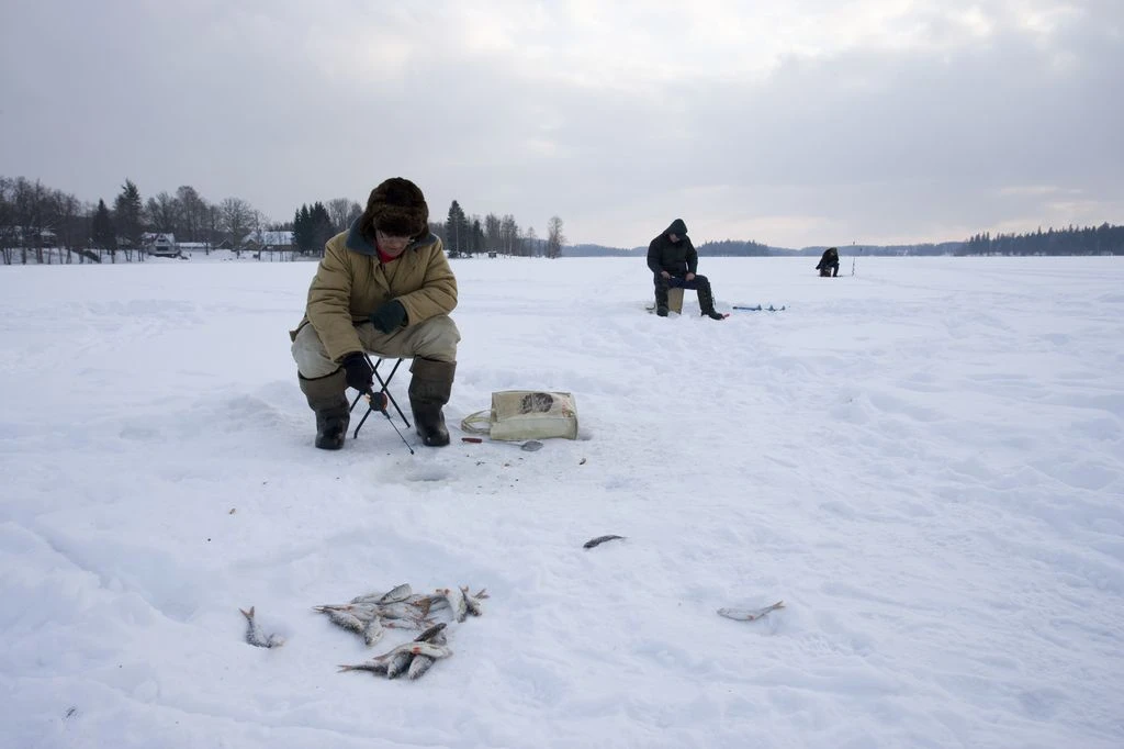 Prangli travel Icefishing